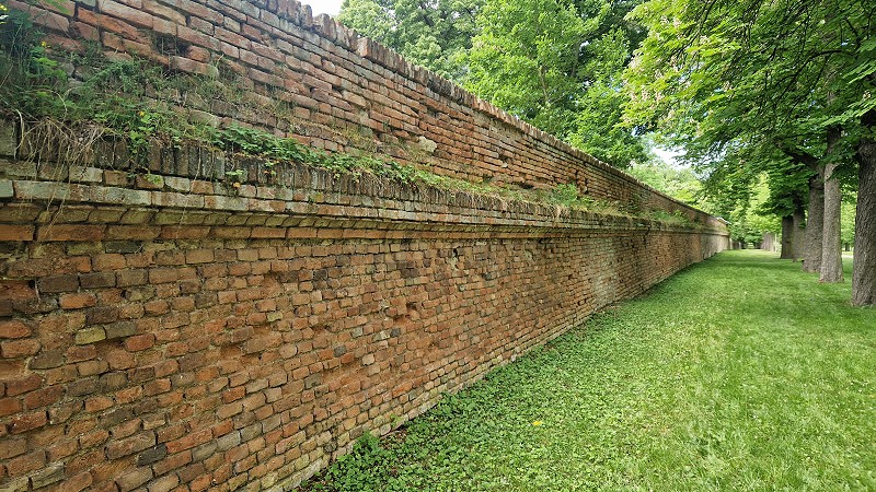 Slavkov u Brna - Oprava zámeckých zdí